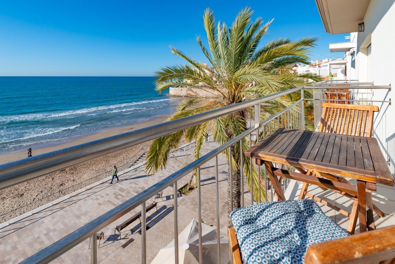 Insitges Sant Sebastia'S Beach Esterno foto
