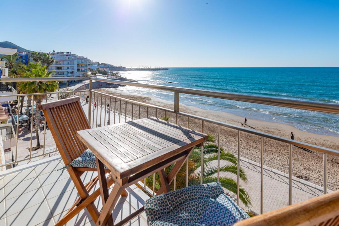 Insitges Sant Sebastia'S Beach Esterno foto