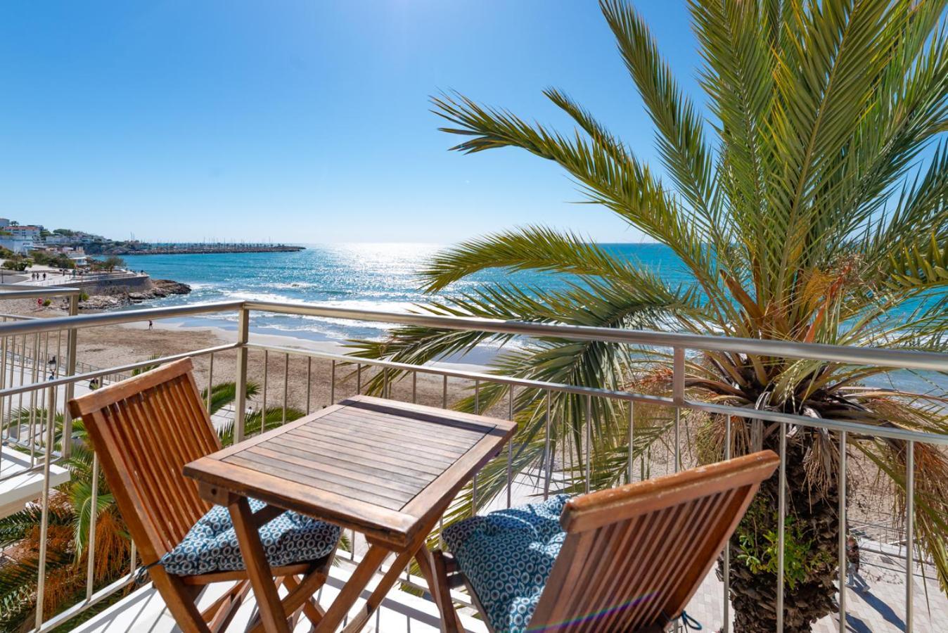 Insitges Sant Sebastia'S Beach Esterno foto